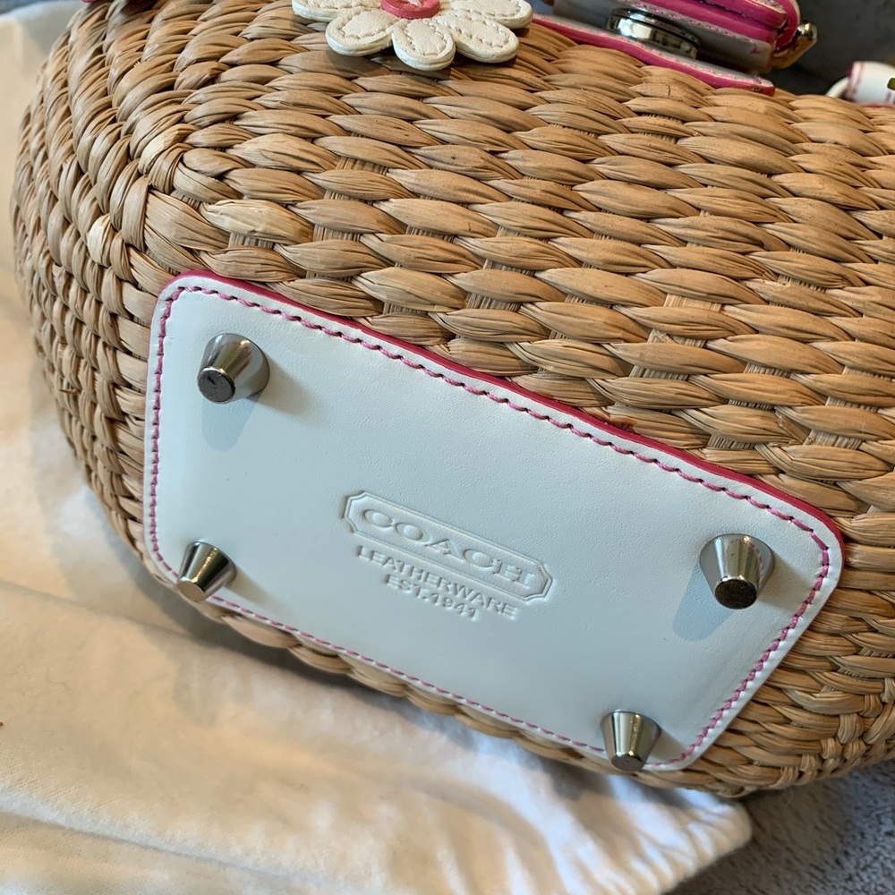 COACH 💯 Rare Limited Rattan basket purse - Picture 6 of 8